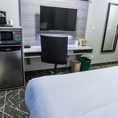 Microtel Inn & Suites By Wyndham Lloydminster Exterior foto