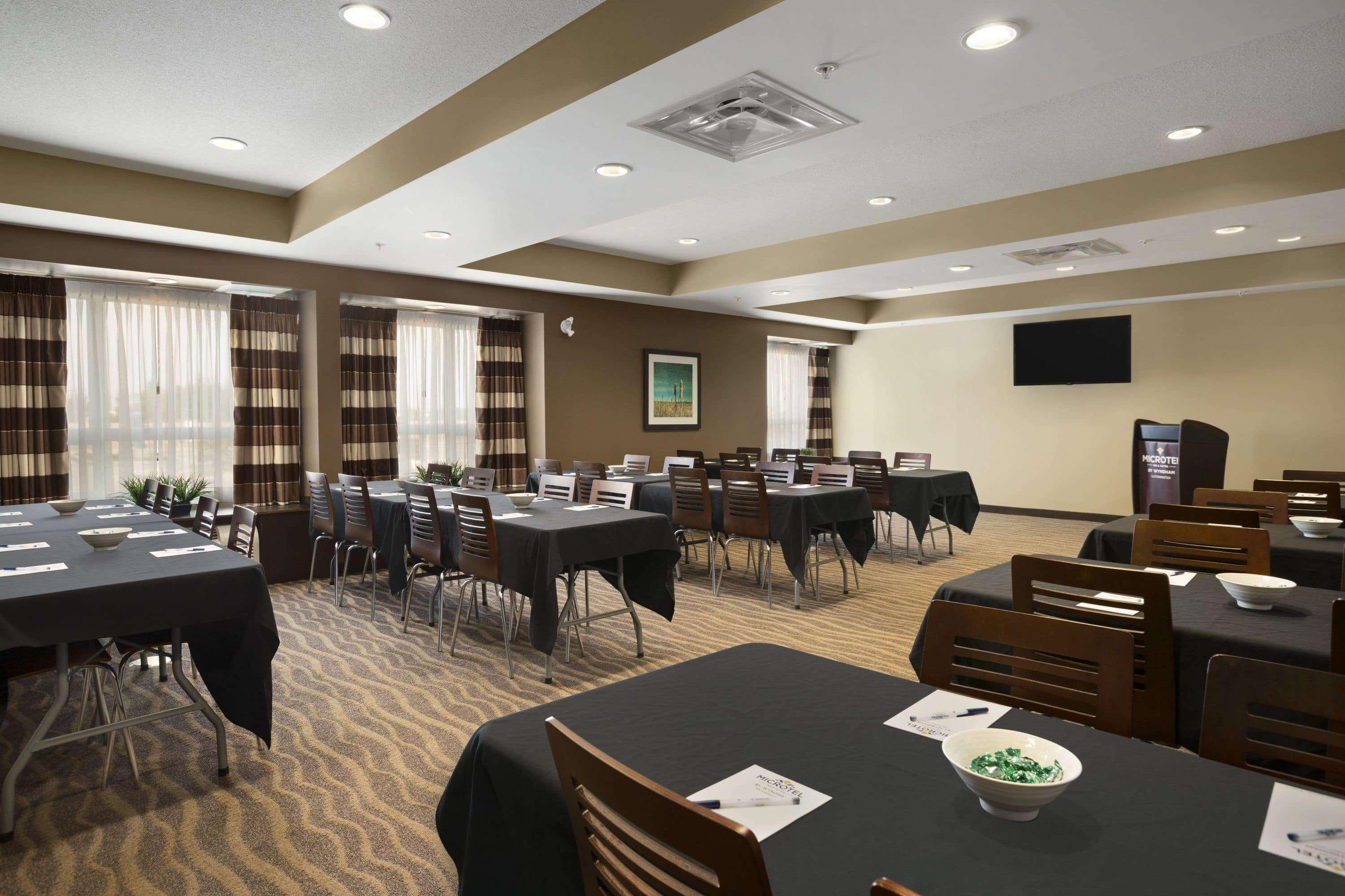 Microtel Inn & Suites By Wyndham Lloydminster Exterior foto